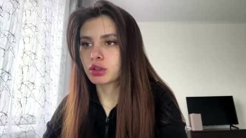 Snapshot of laylachinskey chatting on May 11, 12:22 pm Rose online show from May 11, 12:22 pm