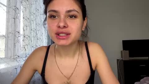 Snapshot of laylachinskey chatting on May 18, 12:33 pm Rose online show from May 18, 12:33 pm
