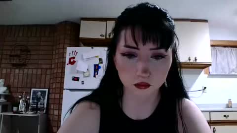 Layla Kills online show from September 20, 5:30 am