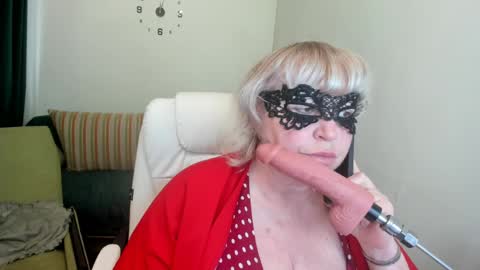 Snapshot of laylalaylamilf chatting on April 25, 9:01 am laylalaylamilf online show from April 25, 9:01 am