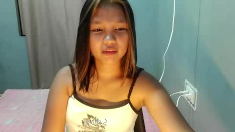 Snapshot of laylanimfa chatting on April 21, 8:31 am Nimfa online show from April 21, 8:31 am