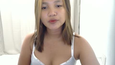 Snapshot of laylanimfa chatting on June 4, 11:38 am Nimfa online show from June 4, 11:38 am