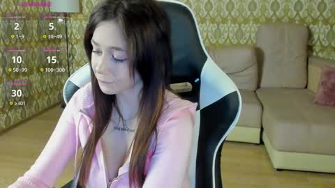 Snapshot of laylaura chatting on May 23, 9:13 am laylaura online show from May 23, 9:13 am