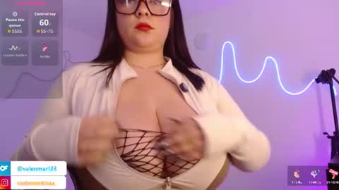 Snapshot of layna_cold chatting on July 14, 3:18 pm Vannessa online show from July 14, 3:18 pm