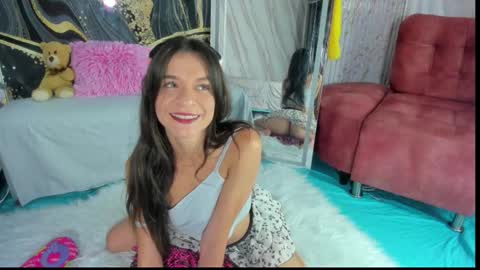 Snapshot of layqueen77 chatting on October 14, 2:45 am Layqueen online show from October 14, 2:45 am