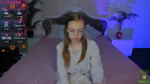 layriantavee online show from December 28, 6:39 am