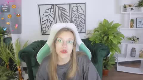 layriantavee online show from September 18, 6:04 am