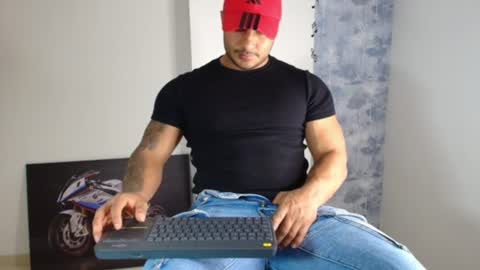Snapshot of laytonfox chatting on July 26, 3:25 am laytonfox online show from July 26, 3:25 am