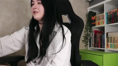 Lisa online show from April 11, 3:33 am