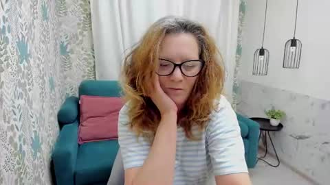 Snapshot of lea_fruit chatting on June 13, 5:27 am Lea online show from June 13, 5:27 am