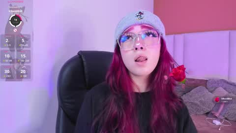 Leah online show from April 28, 9:42 pm