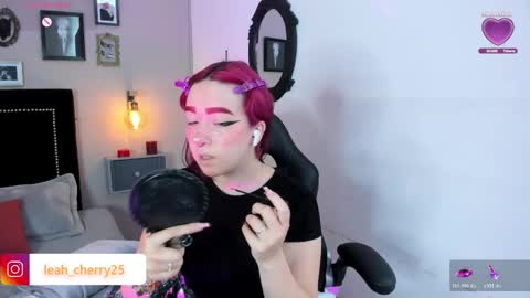 Leah online show from May 8, 11:43 pm