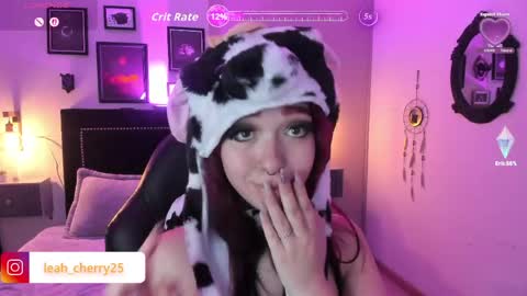 Snapshot of leah_cherry chatting on June 4, 10:32 am Leah online show from June 4, 10:32 am