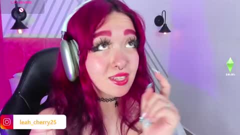Snapshot of leah_cherry chatting on June 12, 10:52 pm Leah online show from June 12, 10:52 pm