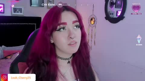 Snapshot of leah_cherry chatting on June 25, 5:12 am Leah online show from June 25, 5:12 am