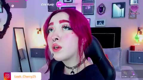 Snapshot of leah_cherry chatting on July 2, 10:05 pm Leah online show from July 2, 10:05 pm