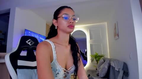 leah_cute3 online show from August 3, 8:13 am