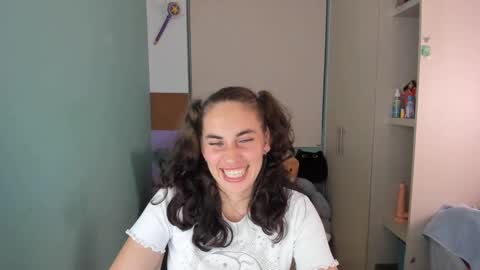 Snapshot of leah_sm chatting on January 21, 6:00 am Laura online show from January 21, 6:00 am