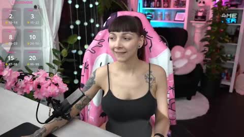 Snapshot of leahobscure chatting on February 11, 8:52 pm Leah online show from February 11, 8:52 pm