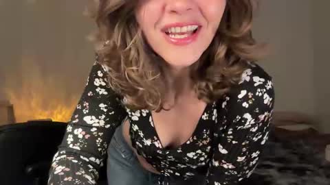 Leah Sparkles online show from April 28, 1:59 am