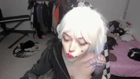 Snapshot of leamelie chatting on July 9, 7:45 am Amelia Black OF AMELIABLACK666 I lost all my thumbs up help me to get 80 online show from July 9, 7:45 am