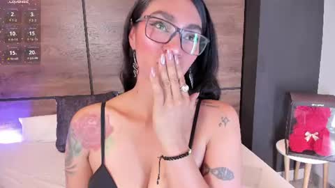 Snapshot of leamonroe__ chatting on June 26, 4:44 pm Hey Im Lea online show from June 26, 4:44 pm