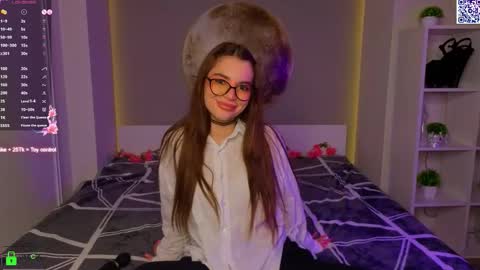 Sophie online show from March 1, 7:05 pm