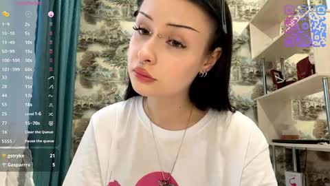 Kiki online show from May 11, 4:04 pm