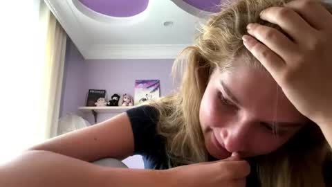 Taya online show from June 18, 3:16 pm