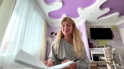 Taya online show from June 19, 2:43 pm