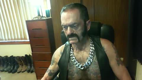 leathergreaser online show from December 16, 7:43 pm