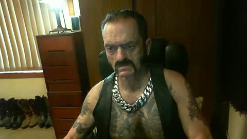 leathergreaser online show from December 17, 9:49 pm