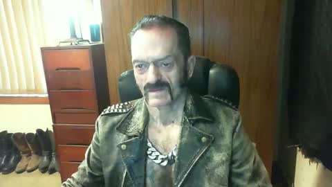 leathergreaser online show from December 19, 7:07 pm