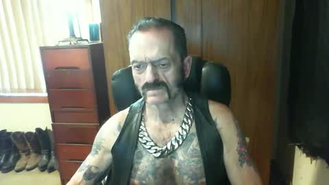leathergreaser online show from December 19, 11:14 pm