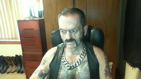 leathergreaser online show from December 22, 10:25 pm
