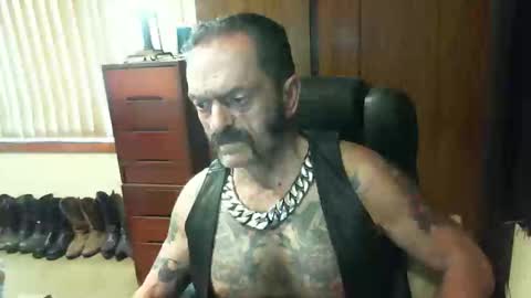 leathergreaser online show from December 31, 10:23 pm