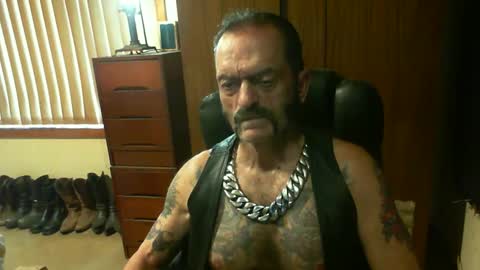 leathergreaser online show from January 1, 10:24 pm