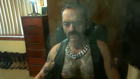 leathergreaser online show from January 3, 10:08 pm