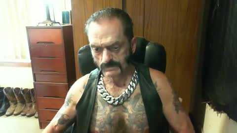 leathergreaser online show from January 10, 2:04 am