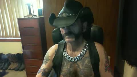 leathergreaser online show from October 20, 8:42 pm