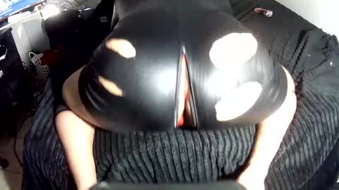 Snapshot of leatherman31 chatting on March 3, 6:14 pm leatherman31 online show from March 3, 6:14 pm