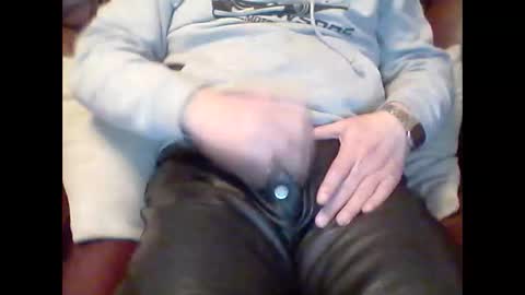 leatherpants68 online show from March 12, 10:27 pm