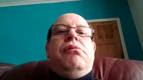 Snapshot of leatherpants68 chatting on April 17, 8:17 am leatherpants68 online show from April 17, 8:17 am