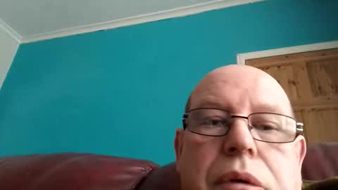 Snapshot of leatherpants68 chatting on April 27, 3:32 pm leatherpants68 online show from April 27, 3:32 pm