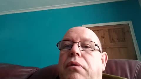Snapshot of leatherpants68 chatting on April 28, 8:41 am leatherpants68 online show from April 28, 8:41 am