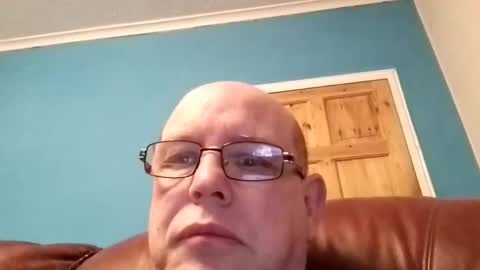 Snapshot of leatherpants68 chatting on April 28, 9:09 pm leatherpants68 online show from April 28, 9:09 pm