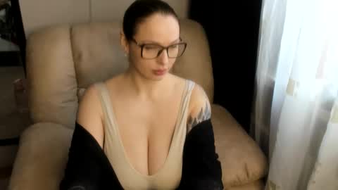 Snapshot of lecherous_wife chatting on February 25, 10:47 am Anna  online show from February 25, 10:47 am