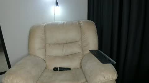 Snapshot of lecherous_wife chatting on July 11, 7:05 pm Anna online show from July 11, 7:05 pm