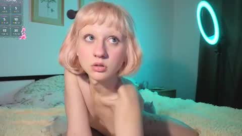Snapshot of lee_sky chatting on July 27, 12:17 am I am Melisa. Im new here. This is my first day online show from July 27, 12:17 am