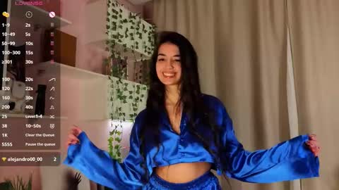 Snapshot of leeannepizzini chatting on February 7, 7:06 pm Jasmine online show from February 7, 7:06 pm